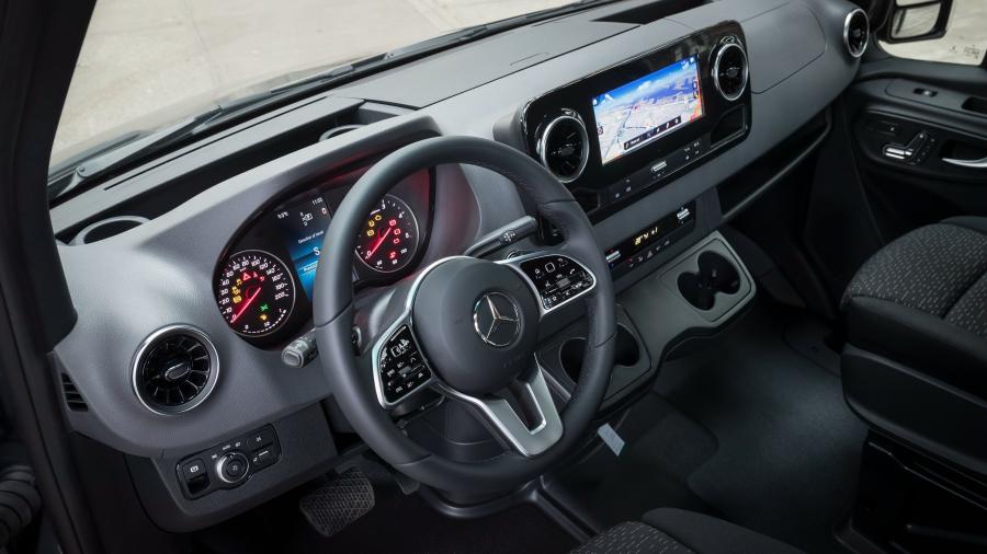 Панель приборов Mercedes-Benz Sprinter 316 CDI Pickup 2018 года  (WW) (фото 10 из 16)